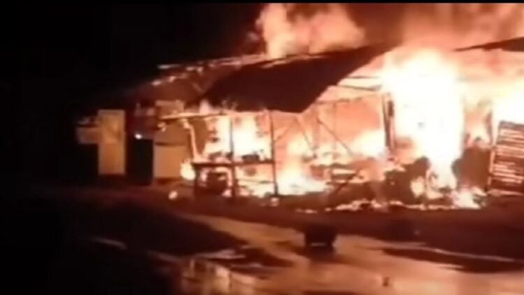 Kebakaran di Jalan Pagi Tanjung Aur, Kelurahan Balai Gadang, Kecamatan Kototangah, Kota Padang. (IST)