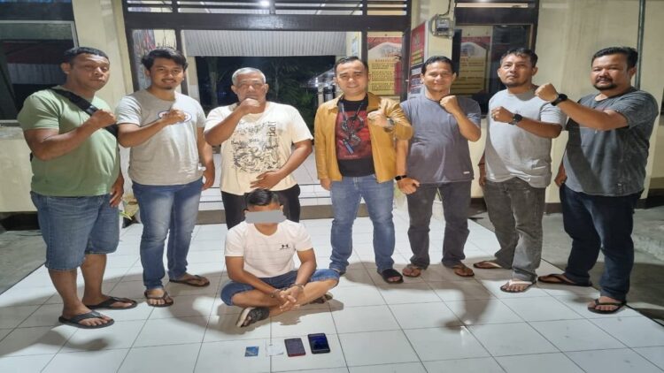 Desman Jaya Harefa (26), warga Gunung Sitoli ditangkap di Pampangan, Kecamatan Lubukbegalung ditangkap dalam kasus judi toto gelap (togel).
