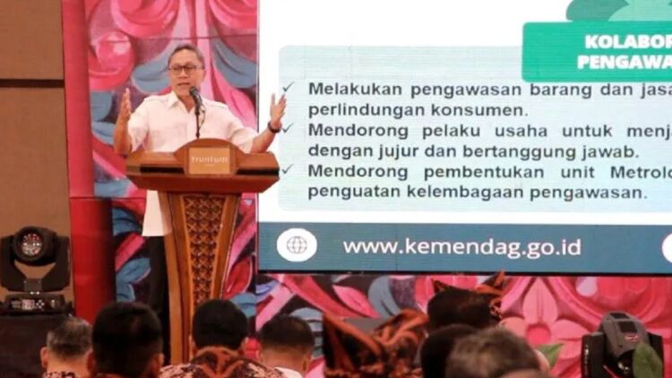Hadir di Rakernas Apeksi, Mendag Zulhas Ingatkan Kepala Daerah Jaga Harga Pangan 1 Mendag Zulhas menyampaikan sambutan pada Rakernas Apeksi XV di Padang, Senin. (Antara)