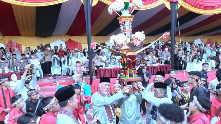festival Hoyak Tabuik di Pariaman