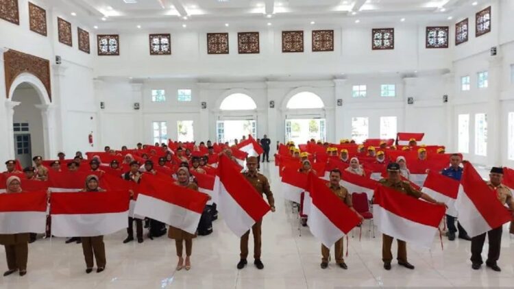 Bukittinggi Sukseskan Gerakan 10 Juta Bendera Merah Putih 1 gerakan 10 juta bendera merah putih