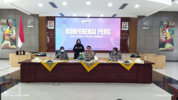 konferensi pers judi di Mapolda Sumbar