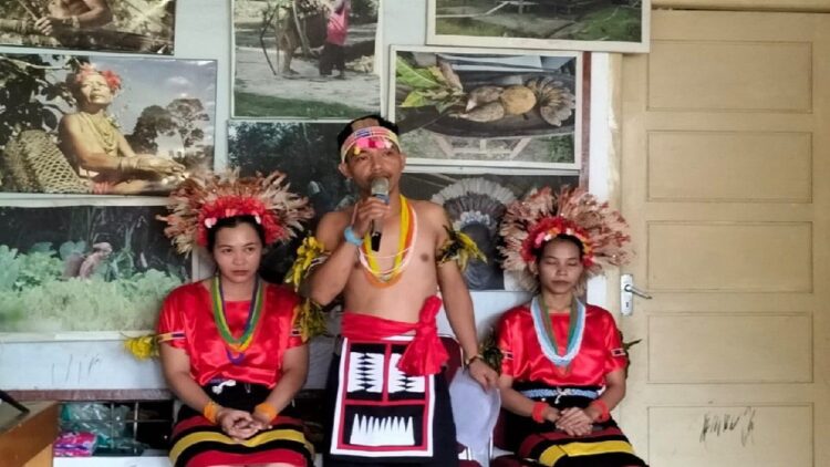 Ketua Aliansi Mentawai Bersatu (AMB) Yosafat Sumanu menolak keras UU tersebut karena dinilai mengerdilkan budayanya. (Foto: Fachri Hamzah/jpnn)