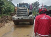 Longsor Sitinjau Lauik Sudah Bisa Dilalui Kendaraan