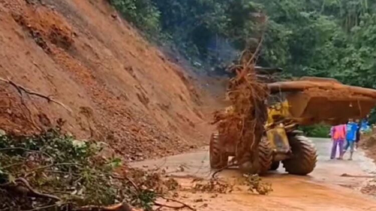 Longsor lagi di Panorama 2 Sitinjau Lauik.