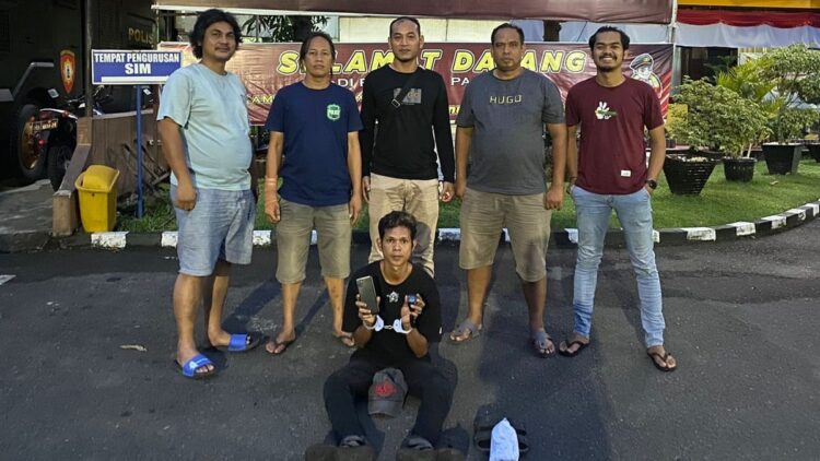 Puluhan Juta Raib Karena Tidur di Pasar Raya Padang, Pelaku Ditangkap 1 Pelaku pencurian di Pasar Raya Padang ditangkap Tim Klewang.