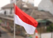 Hari Ini Pemko Padang Bagi-bagi Bendera Merah Putih kepada Warga