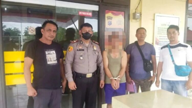 Kepolisian Resor Pasaman Barat, Sumatera Barat menangkap MJ (47), tersangka dugaan pencabulan terhadap anak di bawah umur di Gudang batu Kecamatan Lirik Kabupaten Indragiri Hulu Riau. (ANTARA/HO-Humas Polres Pasaman Barat)