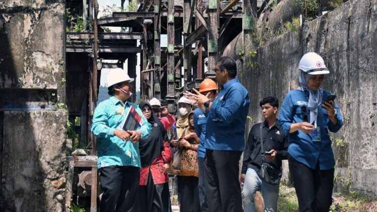 tim dari cagar budaya sumbar mengunjungi pabrik indarung 1