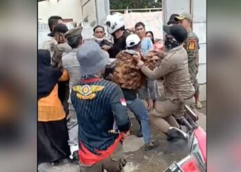 Viral Satpol PP Manado Aniaya Anak Sekolah saat Lakukan Penertiban 14 Viral Satpol PP Manado Aniaya Anak Sekolah saat Lakukan Penertiban