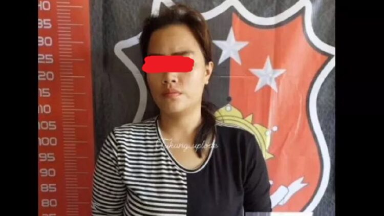 Seorang ibu di Kabupaten Lampung Utara, Provinsi Lampung, terekam video menganiaya anak balitanya. (Instagram)