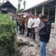 Anggota Komisi VIII DPR RI bersama Pemerintah Nagari Tandikek, Kecamatan Patamuan, Kabupaten Padang Pariaman, Sumbar meninjau lokasi abrasi di pasar di daerah itu. ANTARA/Aadiaat M. S.