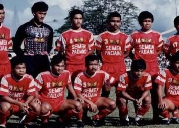 Legenda Semen Padang FC Anton Syofnevil saat bermain di Galatama.