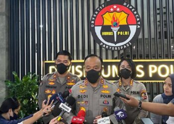 Berkas Lengkap, Polri Janji Tuntaskan Kasus Duren Tiga 13 Kadiv Humas Mabes Polri Irjen Dedy Prasetyo saat diwawancarai wartawan terkait kasus Duren Tiga