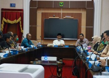 Mahyeldi bersama jajaran membahas Maritim Center