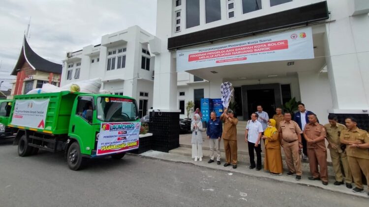 Mou penanganan sampah dengan aplikasi nabuang sarok di Kota Solok
