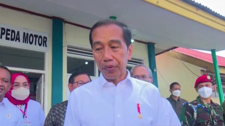 Tangkapan layar - Presiden Jokowi memberikan keterangan pers usai penyerahan bantuan subsidi upah di Ternate, Maluku Utara, Rabu (28/9/2022). (ANTARA/Indra Arief)