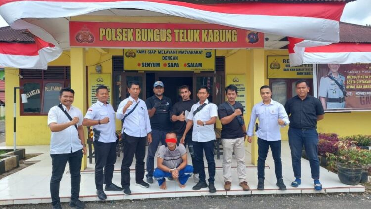 Buron kasus pembakaran rumah di Solok ditangkap di Padang. (IST)