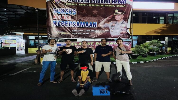 Polisi meringkus pencuri travo las di Padang. (IST)