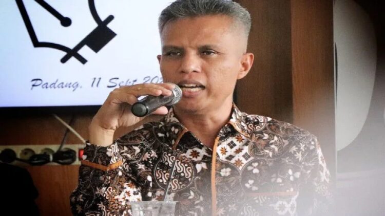 13 Parpol di Sumbar Dinyatakan Lolos Syarat Administrasi 1 Komisioner KPU Sumbar Izwar Yani (ANTARA/HO Gusdi Rico)