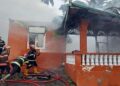 Satu Rumah di Padang Hangus Terbakar, Warga Lihat Asap Muncul dari Loteng