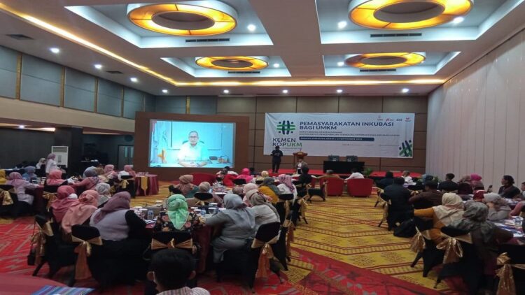 Suasana pelatihan "Pemasyarakatan Inkubasi bagi UMKM" yang dilaksanakan
Deputi Bidang Kewirausahaan Asisten Deputi Pengembangan Teknologi Informasi dan Inkubasi Usaha Kemenkop UKM di Hotel Truntum Padang, Senin (19/9/2022). (IST)