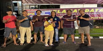 Seorang Wanita Muncikari di Padang Ditangkap, Jual Gadis ABG Rp500 Ribu Semalam 8 Seorang Wanita Muncikari di Padang Ditangkap, Jual Gadis ABG Rp500 Ribu Semalam