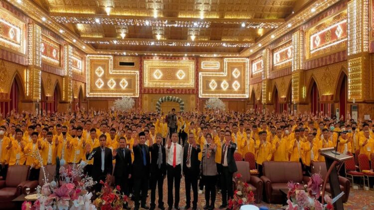 Kasat Narkoba Polresta Padang Kompol Al Indra saat menjadi pembicara dalam kegiatan Pembekalan Pendidikan Karakter bagi mahasiswa di UPI YPTK Padang, Senin (26/9/2022). (IST)