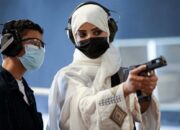 Pangeran Arab Saudi Izinkan Perempuan Miliki Senjata Api