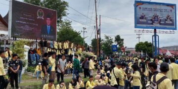 demo mahasiswa di depan kantor DPRD Sumbar