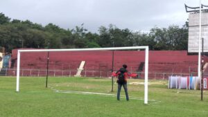 gawang di GHAS yang jaringnya dibuka suporter