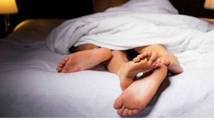 Ketahuan Selingkuh, Guru SD di Bekasi Potong Alat Vital Suami 1 Ilustrasi selingkuh. (net)