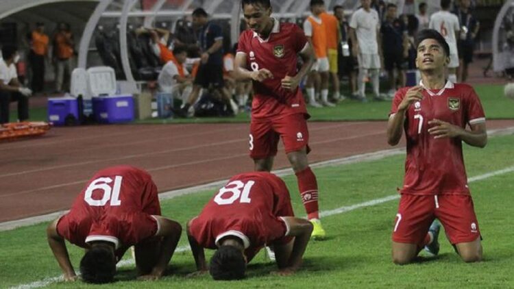 Usai Kalahkan Vietnam, Shin Tae Yong Sebut Timnas Indonesia U-20 makin Kuat 1 Duel Indonesia vs Vietnam berlangsung penuh drama di akhir laga. (ANTARA FOTO/MOCH ASIM)