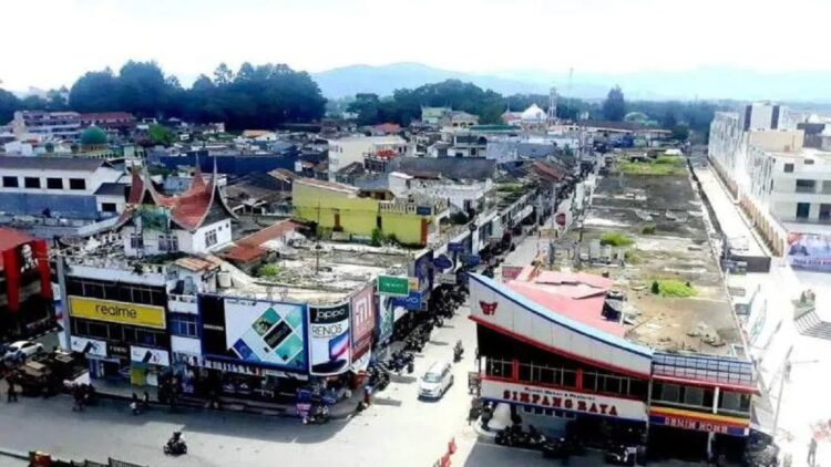 Ombudsman Tak Temukan Penyimpangan Awning di Bukittinggi, Syarikat Pedagang Tetap Menolak 1 Jalan Minangkabau, Kota Bukittinggi, Sumbar, dilihat dari atas Jam Gadang (Antara/HO-Dokumen Pribadi)