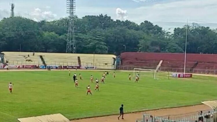 GHAS Dipakai Tarkam Rumput Terancam Rusak, Andre Rosiade: Mana Tanggung Jawab Pemprov Sumbar? 1 Laga fun football yang digelar di GHAS, meskipun dalam kesepakatannya tak boleh.
