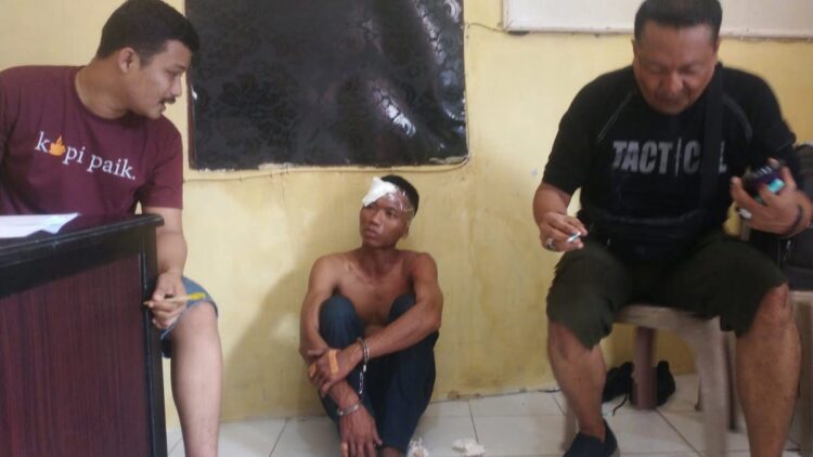 Maling Kotak Infak, Pria di Padang Babak Belur Dihajar Massa 1 Maling kotak infak diamankan di Polsek Lubeg