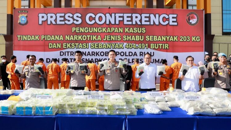 Polda Riau Amankan 203 Kilogram Sabu dan Ratusan Ribu Butir Ekstasi 1 Pengungkapan 203 kilogram sabu oleh Polda Riau