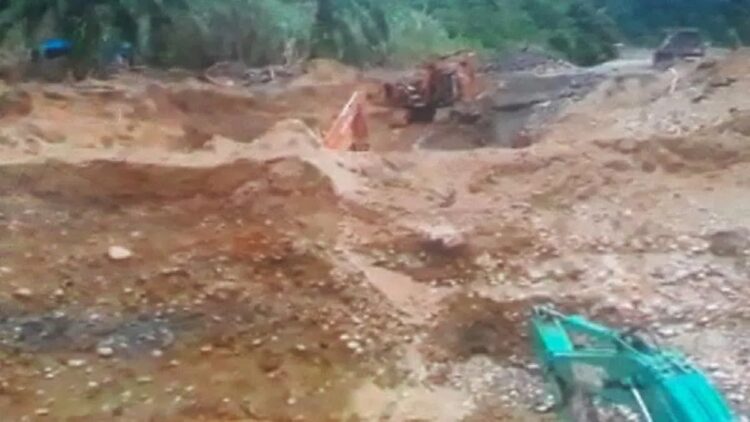 Walhi Sumbar nilai aktivitas tambang emas diduga ilegal dekat aliran sungai di Pasaman Barat tepatnya di Astra Muaro Kiawai sampai Rimbo Canduang bisa timbulkan bencana ekologi. (Antara/HO Dok. Walhi Sumbar)