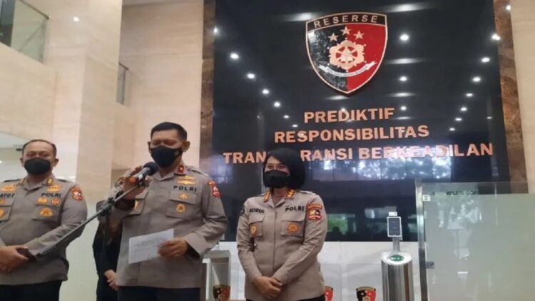 Polri Gelar Pelimpahan Tahap II Kasus Ferdy Sambo ke Kejagung 1 Kepala Biro Multimedia Divisi Humas Polri Brigjen Pol. Gatot Repli Handoko memberikan keterangan pers kepada wartawan terkait pelimpahan tahap II Ferdy Sambo dkk di Bareskrim, Mabes Polri, Rabu (5/10/2022). (ANTARA/Laily Rahmawaty)