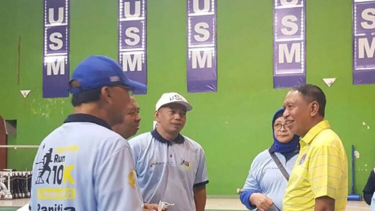 Soal KLB PSSI, Menpora Pastikan Pemerintah tak Akan Ikut Campur 1 Menpora Zainudin Amali (kanan) berbincang dengan civitas akademika USM di sela kunjungannya di Semarang, Minggu (30/10/2022). (ANTARA/ I.C.Senjaya)
