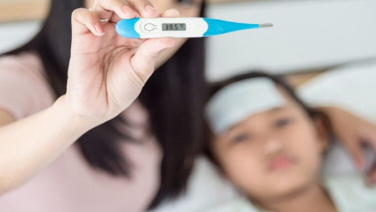Ilustrasi penanganan anak yang sedang demam. (net)