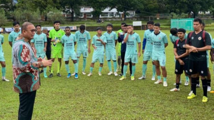 Andre Rosiade beri wejangan untuk pemain Semen Padang FC