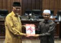 Gubernur Sumbar Mahyeldi menerima nota RAPBD Sumbar 2023
