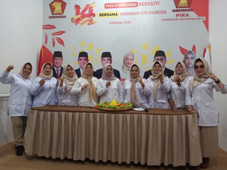 Peringati HUT ke-14, Andre Rosiade: PD PIRA Sumbar Siap Menangkan Prabowo Presiden 2024 1 Pemotongan tumpeng HUT ke-14 PIRA yang diikuti penguru PD PIRA Sumbar di Kantor PIRA Sumbar, kawasan GOR H Agus Salim Padang.