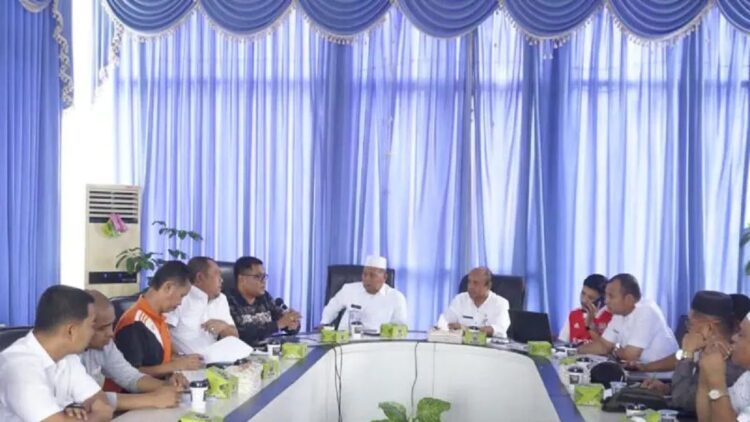 PT. Perkebunan Anak Nagari Pasaman (PANP) Kinali, Kabupaten Pasaman Barat bersama Pemkab Pasaman Barat saat sepakat menyerahkan 20 persen lahan inti untuk plasma masyarakat yang selama ini tidak dinikmati. (Antara/Altas Maulana)​​​