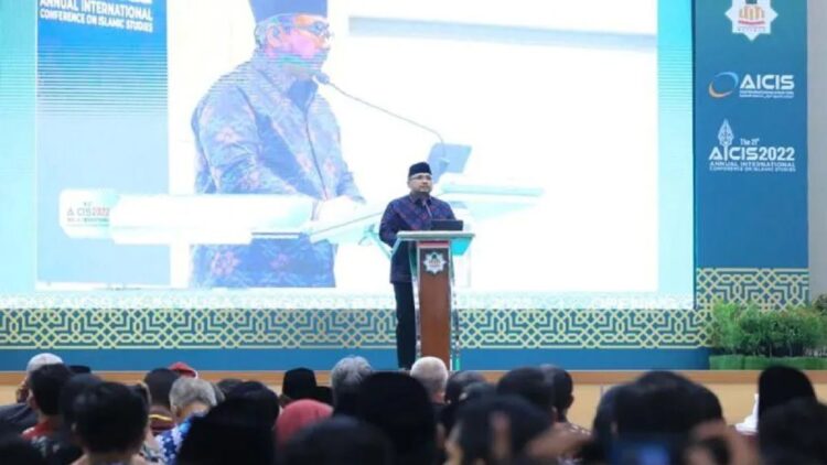 Menteri Agama Yaqut Cholil Qoumas memberikan sambutan dalam pembukaan Annual International Conference on Islamic Studies (AICIS) Ke-21 di Mataram, NTB, Kamis (21-10-2022). ANTARA/HO-Humas Kemenag