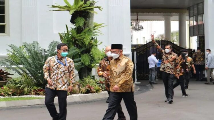 Pemerintah Investigasi Bahan Baku Obat Penyebab Gagal Ginjal Akut 1 Menteri Koordinator bidang Pembangunan Manusia dan Kebudayaan (PMK) Muhadjir Effendy di lingkungan istana kepresidenan Jakarta pada Jumat (21/10/2022). (ANTARA/Desca Lidya Natalia)