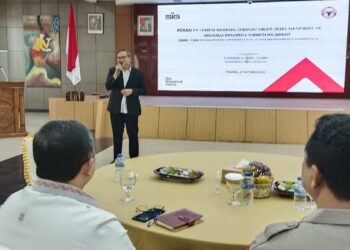 Kepala Departemen Komunikasi & Hukum Perusahaan PT Semen Padang Iskandar Z Lubis ketika menjadi narasumber pada acara Rapat Koordinasi Direktorat Pengamanan Obyek Vital (Ditpamobvit) Polda Sumbar, Kamis (27/10/2022). (Humas SP)