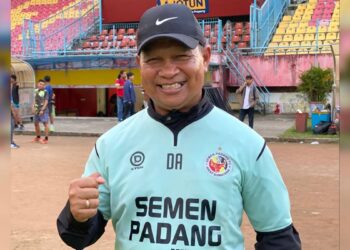 Asisten Pelatih Semen Padang FC Delfiadri. (dok. istimewa)