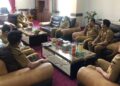 Pj Wali Kota Payakumbuh saat pertemuan dengan Camat se Kota Payakumbuh yang berlangsung di ruang kerjanya. (Antara/HO-Pemkot Payakumbuh)